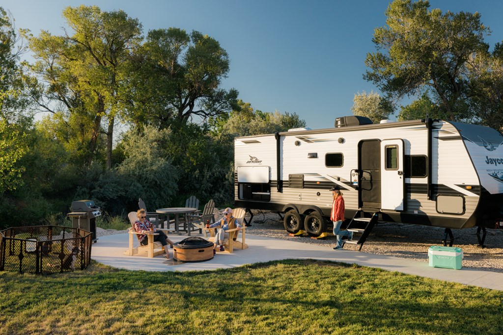 An RV site at the Buffalo KOA Journey.