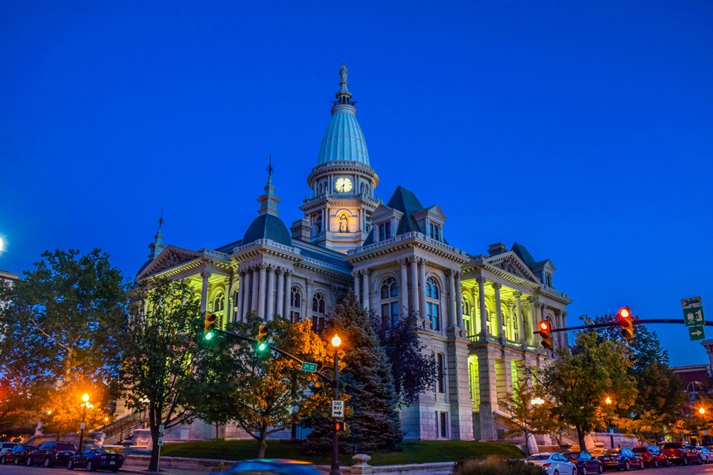 City-courthouse-in-Lafayette-Louisian